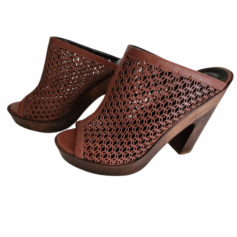 Pour La Victoire Platform Heel Size 9.5